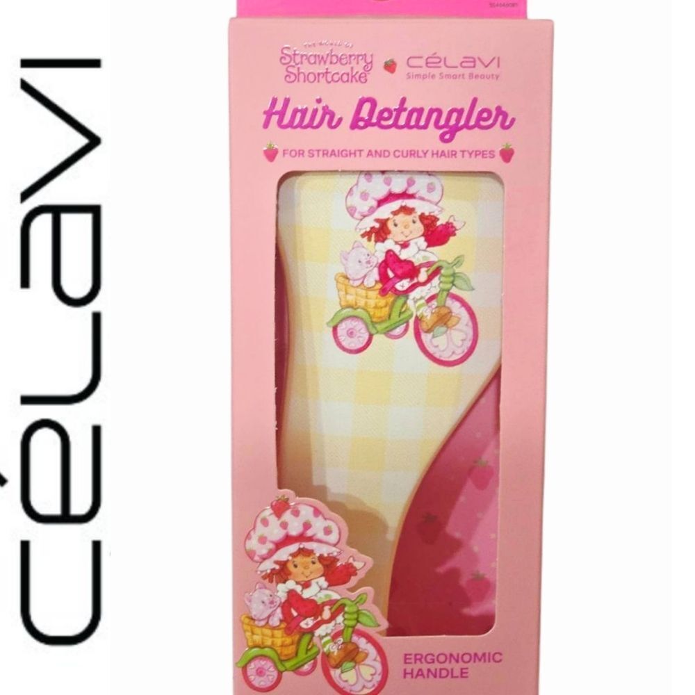 CélaVi X Strawberry Shortcake Hair Detangler Brush